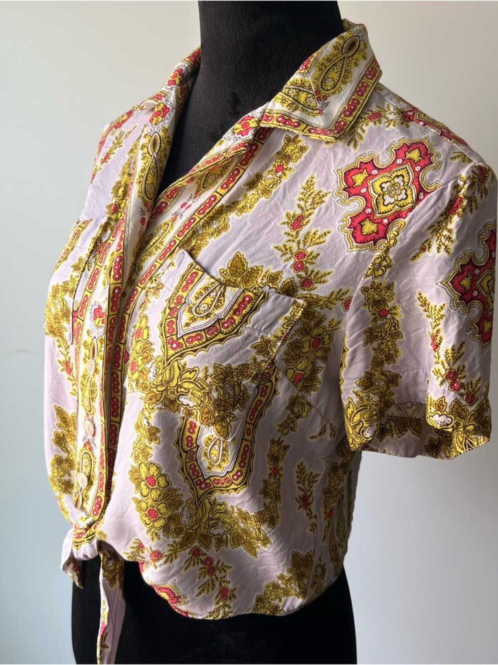 Women’s Yellow & Pink Paisley Tie-Front Short Sleeve Top - US 6 - Picture 3 of 8